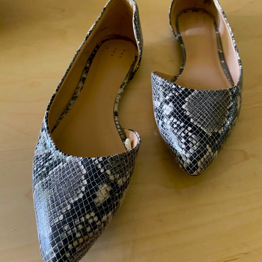 Snake skin (faux) pointy toe flats